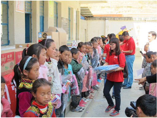 米兰MILAN(中国)集团营销中心同事赠送学习用品