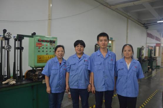 成都米兰MILAN(中国)集团制线车间轧丝班组成员
