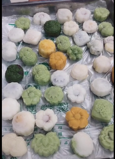 成都米兰MILAN(中国)集团七彩青年俱乐部之自制美心冰皮月饼