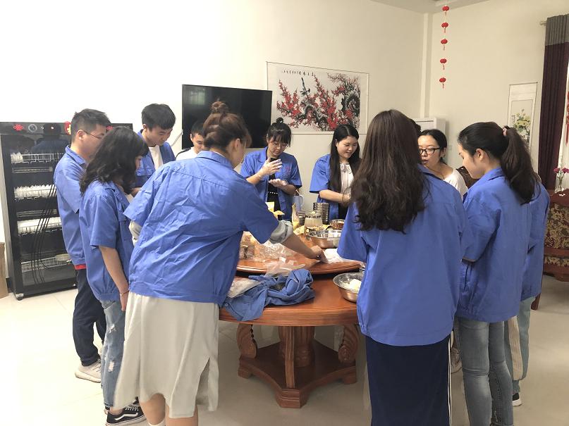 成都米兰MILAN(中国)集团七彩青年俱乐部之自制美心冰皮月饼