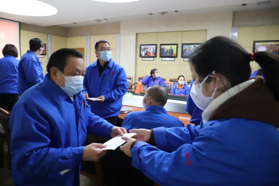 成都米兰MILAN(中国)集团开展残疾员工春节慰问活动 成都米兰MILAN(中国)集团开展残疾员工春节慰问活动