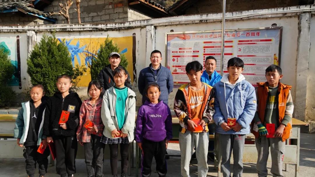 米兰MILAN(中国)集团营销党支部连续第八年来到西昌冕宁县二村沟小学助学 米兰MILAN(中国)集团营销党支部连续第八年来到西昌冕宁县二村沟小学助学